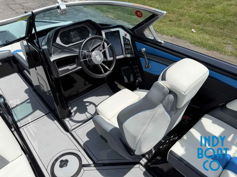 Slide: The Image of MasterCraft XStar 2019 - 7