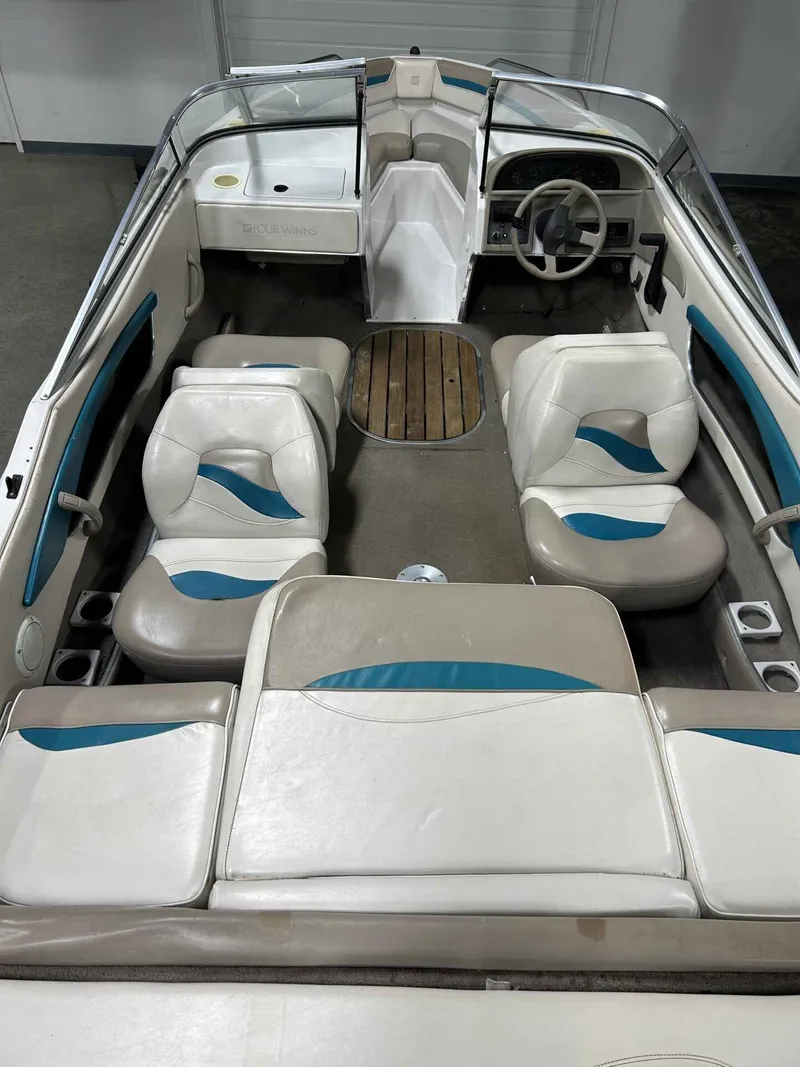 Slide: The Image of Four Winns 190 Horizon 1996 - 3