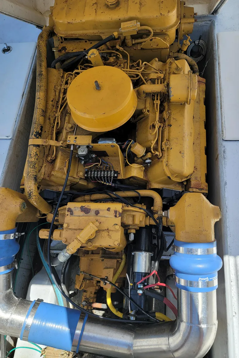 Slide: The Image of 1989 C-Hawk 29 boat engine in compartment - 17