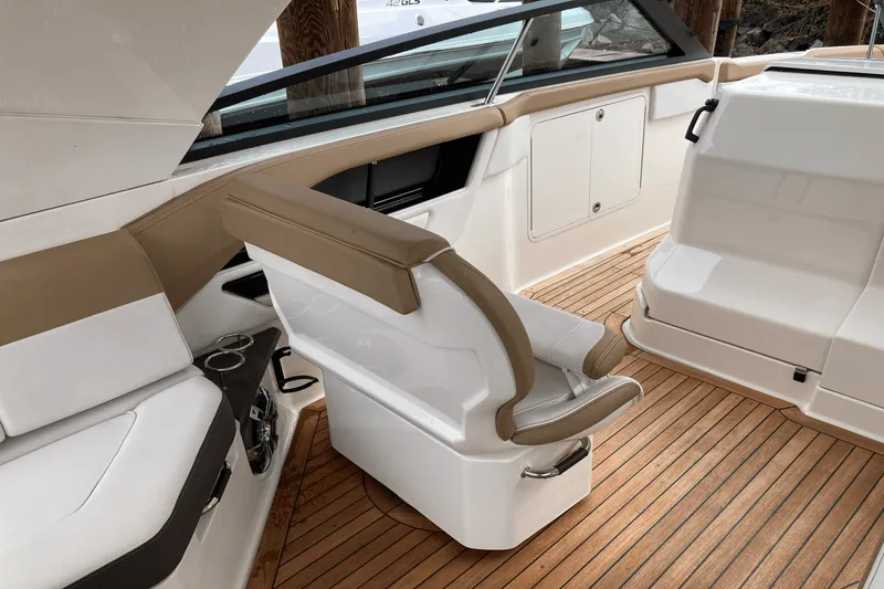 Slide: The Image of Sea Ray 400 SLX 2019 - 11