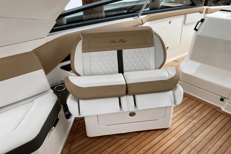 Slide: The Image of Sea Ray 400 SLX 2019 - 12