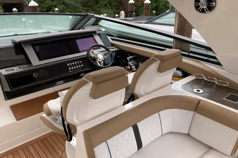 Slide: The Image of Sea Ray 400 SLX 2019 - 13