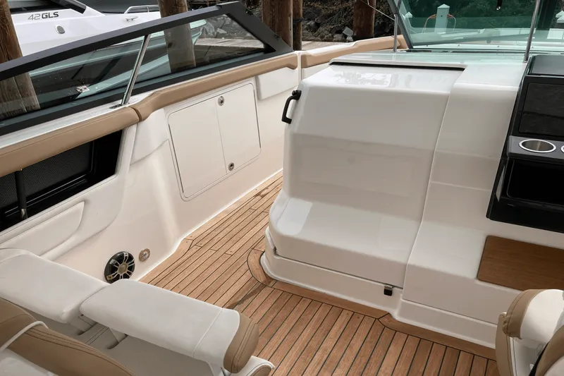 Slide: The Image of Sea Ray 400 SLX 2019 - 16