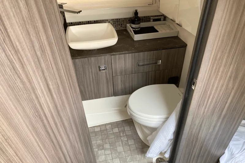 Slide: The Image of Sea Ray 400 SLX 2019 - 20