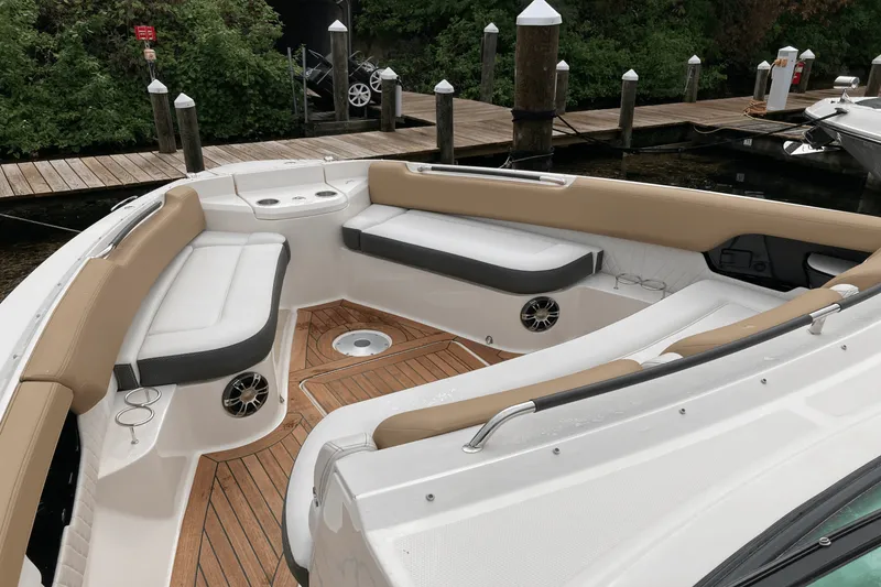 Slide: The Image of Sea Ray 400 SLX 2019 - 26