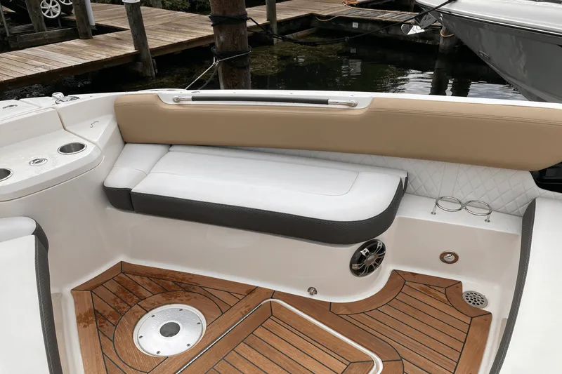 Slide: The Image of Sea Ray 400 SLX 2019 - 27