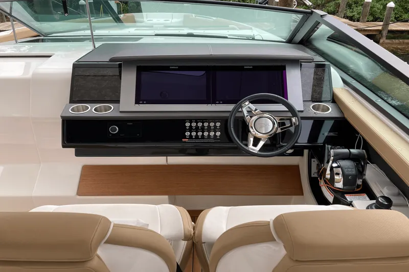 Slide: The Image of Sea Ray 400 SLX 2019 - 29