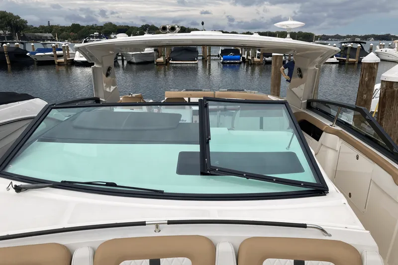 Slide: The Image of Sea Ray 400 SLX 2019 - 30