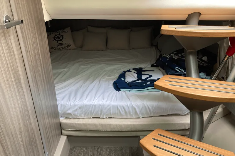 Slide: The Image of Sea Ray 400 SLX 2019 - 38