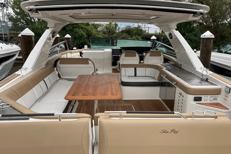 Slide: The Image of Sea Ray 400 SLX 2019 - 4