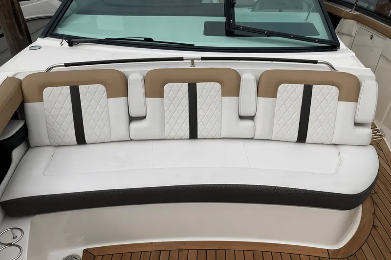 Slide: The Image of Sea Ray 400 SLX 2019 - 45