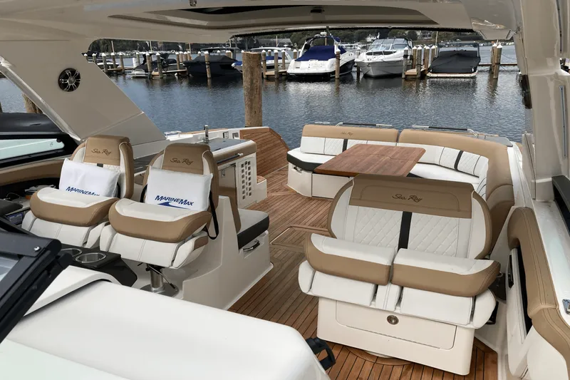 Slide: The Image of Sea Ray 400 SLX 2019 - 47