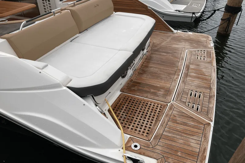 Slide: The Image of Sea Ray 400 SLX 2019 - 5