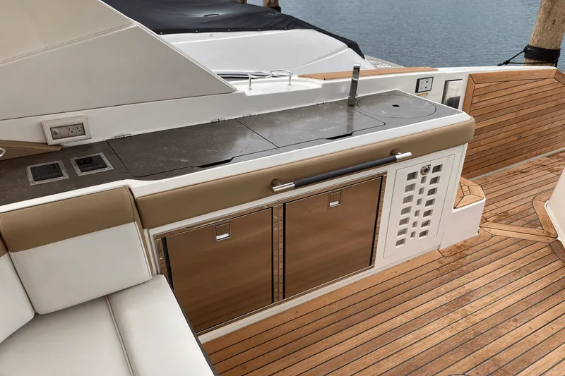 Slide: The Image of Sea Ray 400 SLX 2019 - 9