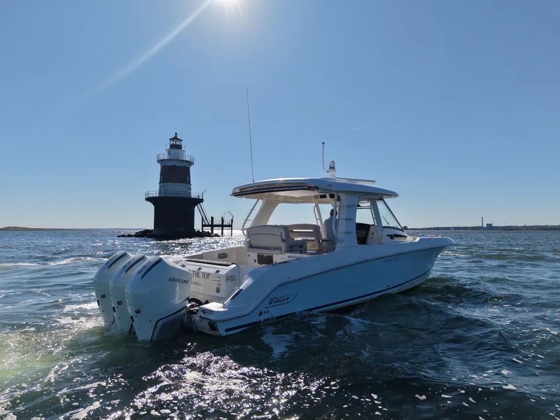 Slide: The Image of Boston Whaler 320 Vantage 2024 - 81