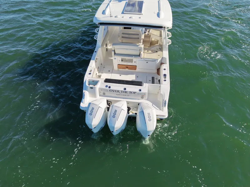 Slide: The Image of Boston Whaler 320 Vantage 2024 - 56