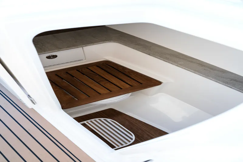 Slide: The Image of Boston Whaler 320 Vantage 2024 - 54