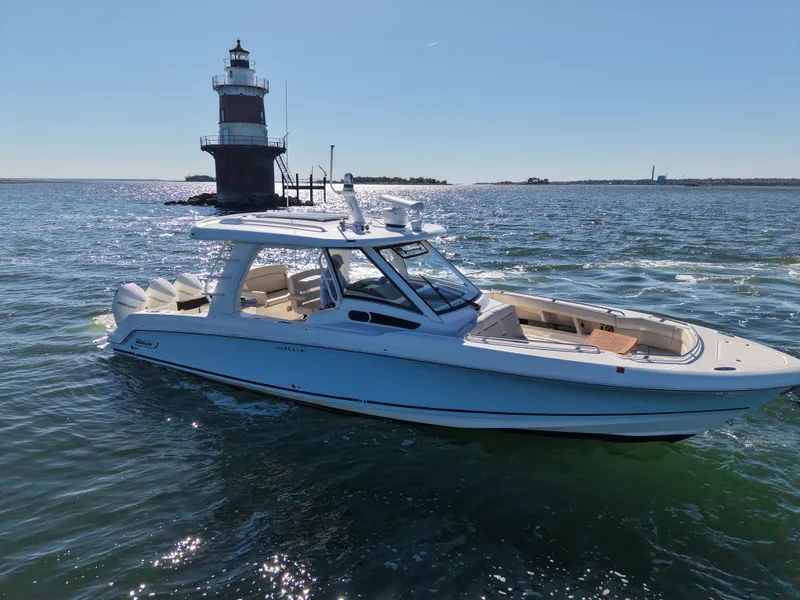 Slide: The Image of Boston Whaler 320 Vantage 2024 - 77