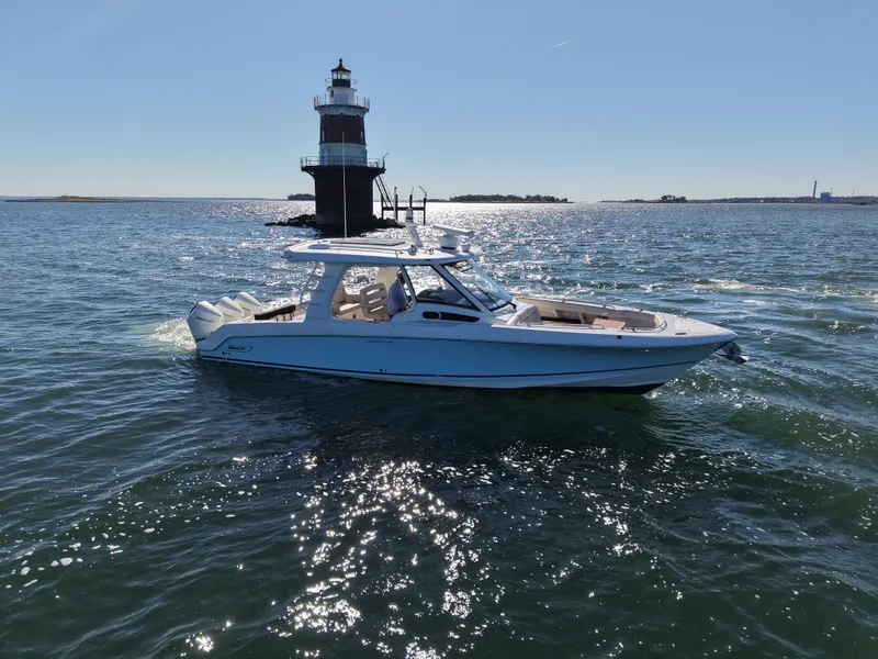 The Image of Boston Whaler 320 Vantage 2024 - 0