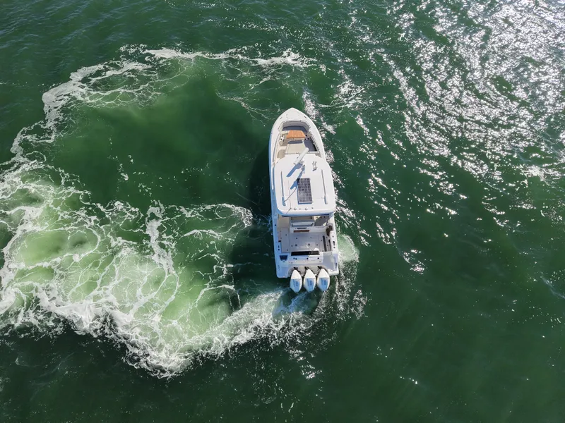 Slide: The Image of Boston Whaler 320 Vantage 2024 - 84