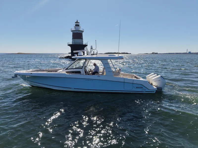 Slide: The Image of Boston Whaler 320 Vantage 2024 - 67