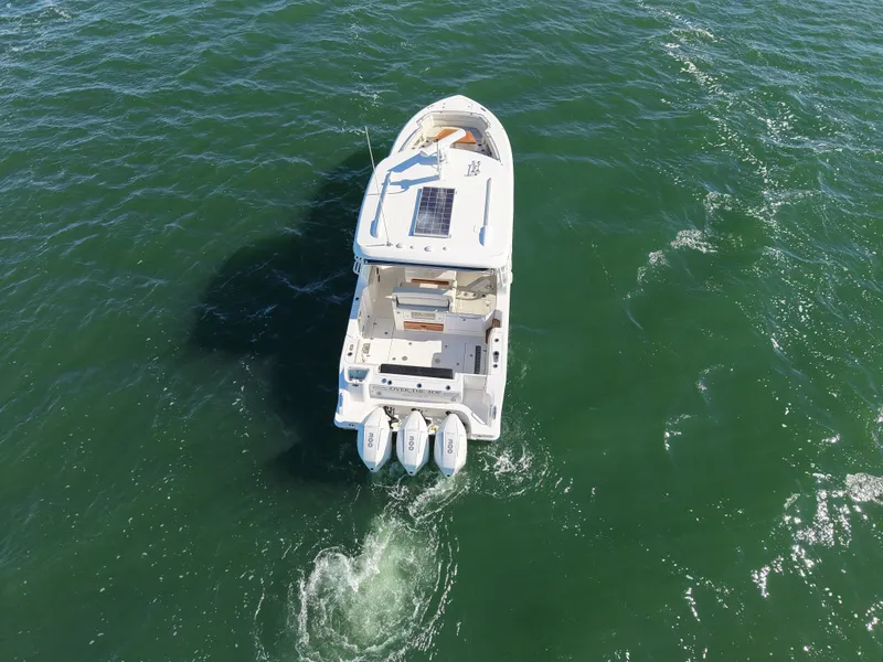 Slide: The Image of Boston Whaler 320 Vantage 2024 - 58