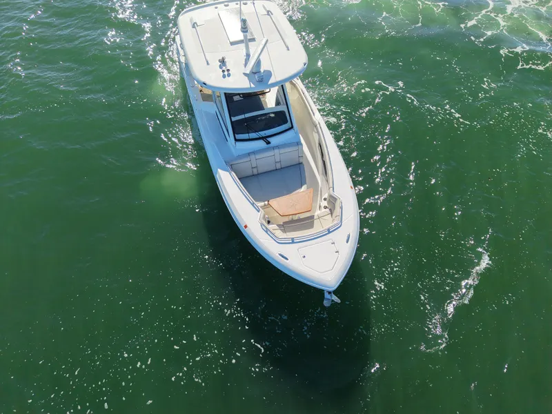 Slide: The Image of Boston Whaler 320 Vantage 2024 - 74