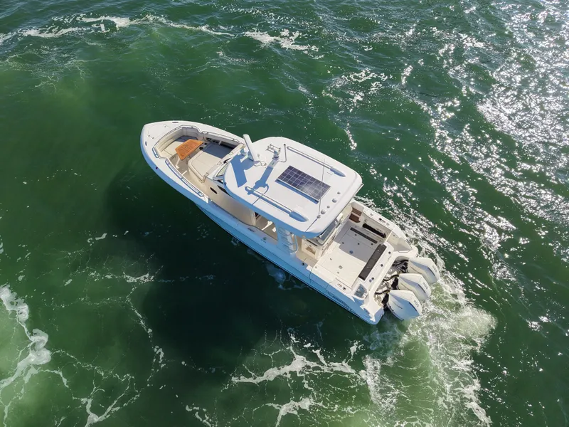 Slide: The Image of Boston Whaler 320 Vantage 2024 - 86