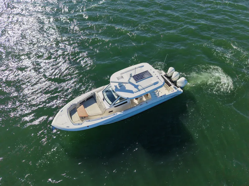 Slide: The Image of Boston Whaler 320 Vantage 2024 - 62