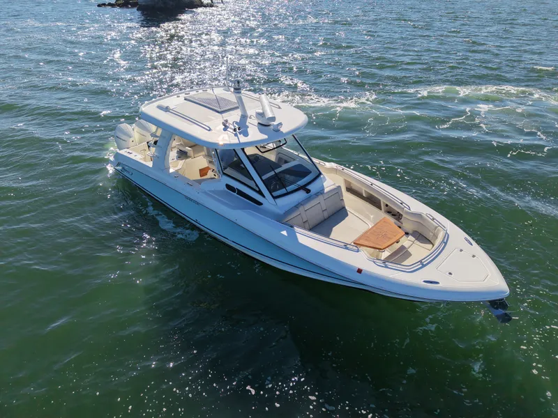 Slide: The Image of Boston Whaler 320 Vantage 2024 - 76