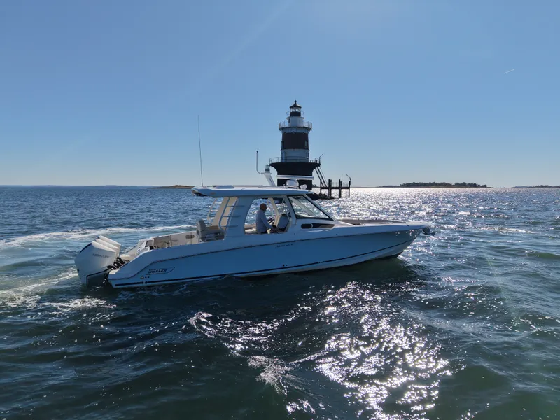 Slide: The Image of Boston Whaler 320 Vantage 2024 - 80