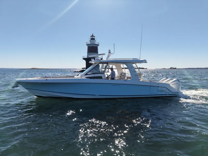 Slide: The Image of Boston Whaler 320 Vantage 2024 - 68