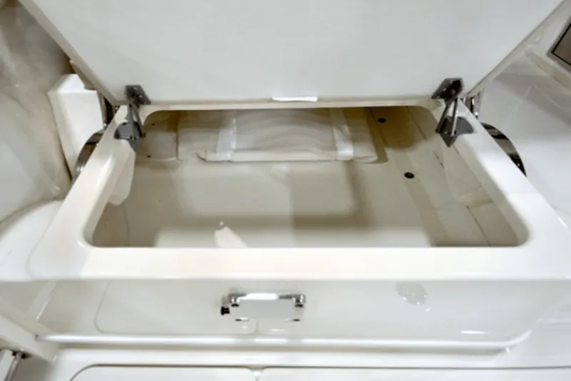 Slide: The Image of Boston Whaler 320 Vantage 2024 - 79