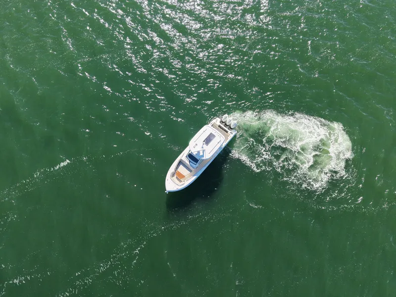 Slide: The Image of Boston Whaler 320 Vantage 2024 - 70
