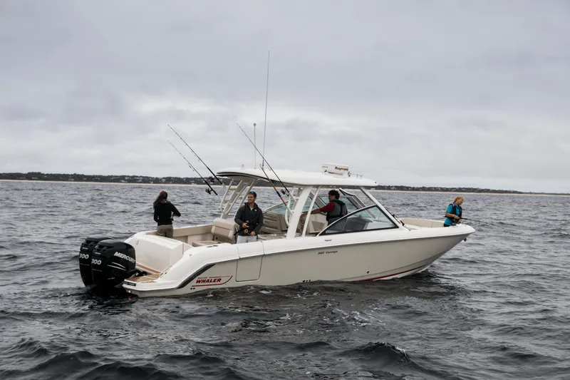 Slide: The Image of Boston Whaler 320 Vantage 2024 - 10