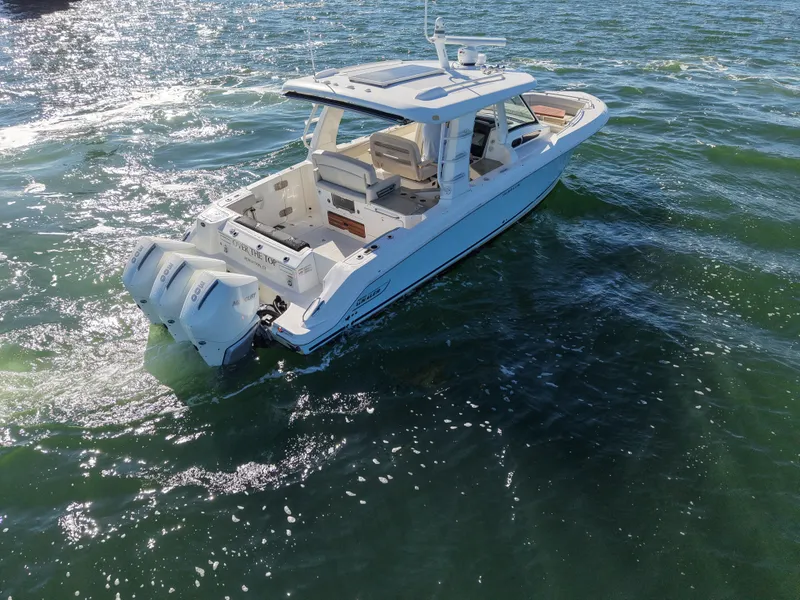 Slide: The Image of Boston Whaler 320 Vantage 2024 - 79