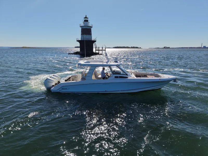 Slide: The Image of Boston Whaler 320 Vantage 2024 - 78