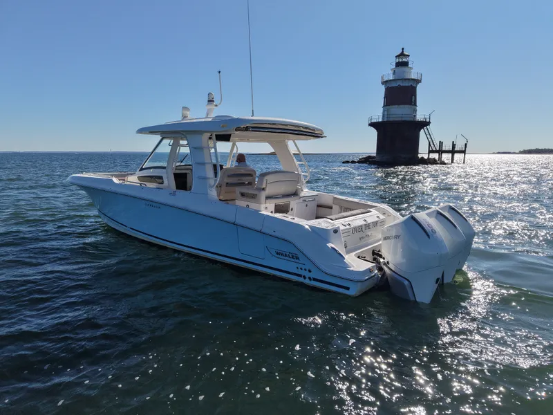 Slide: The Image of Boston Whaler 320 Vantage 2024 - 65