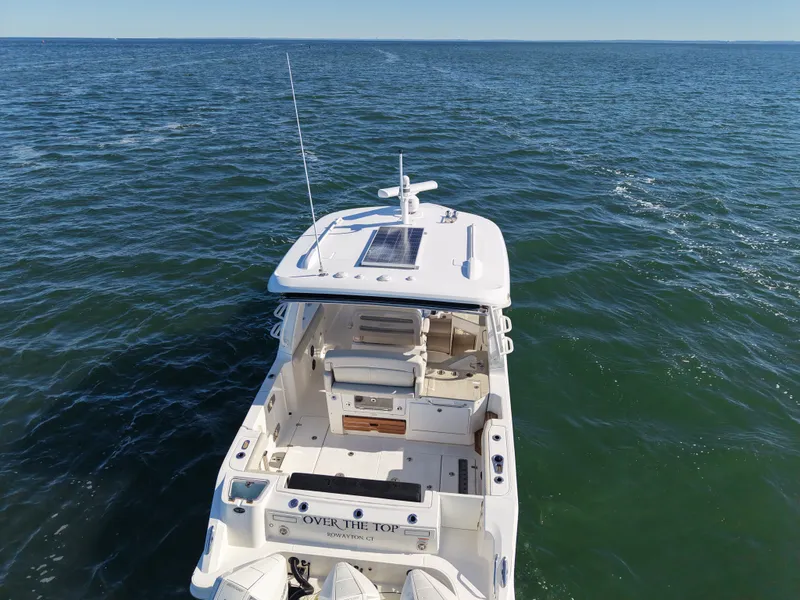 Slide: The Image of Boston Whaler 320 Vantage 2024 - 57