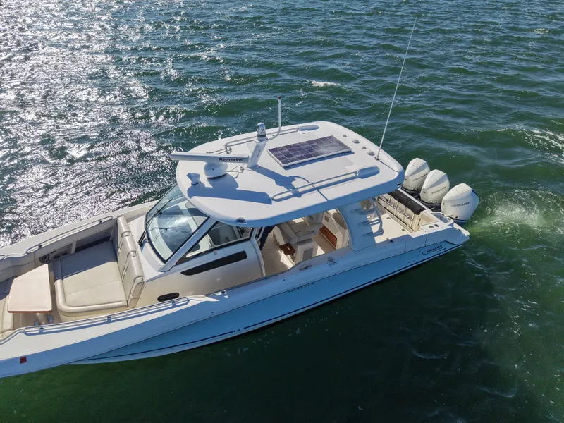Slide: The Image of Boston Whaler 320 Vantage 2024 - 61