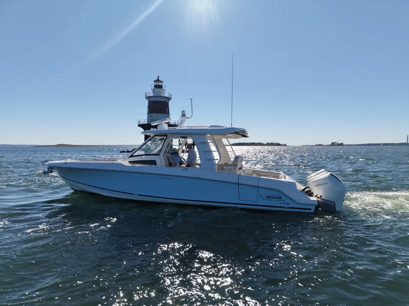 Slide: The Image of Boston Whaler 320 Vantage 2024 - 53