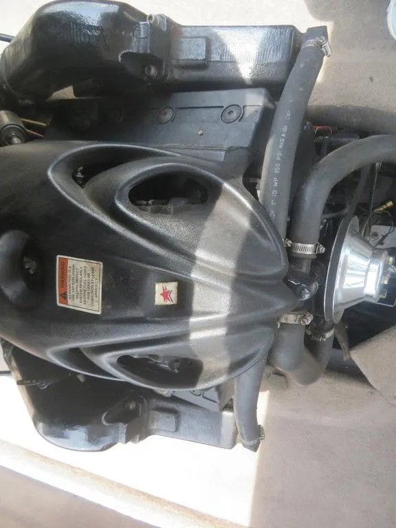 Slide: The Image of 1997 MasterCraft PT205 engine compartment. - 8