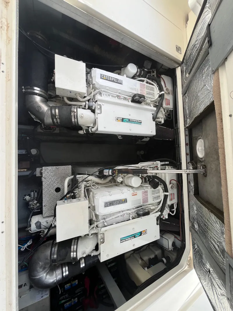 Slide: The Image of Engine compartment of a 2001 Sea Ray 410 Sundancer yacht. - 25