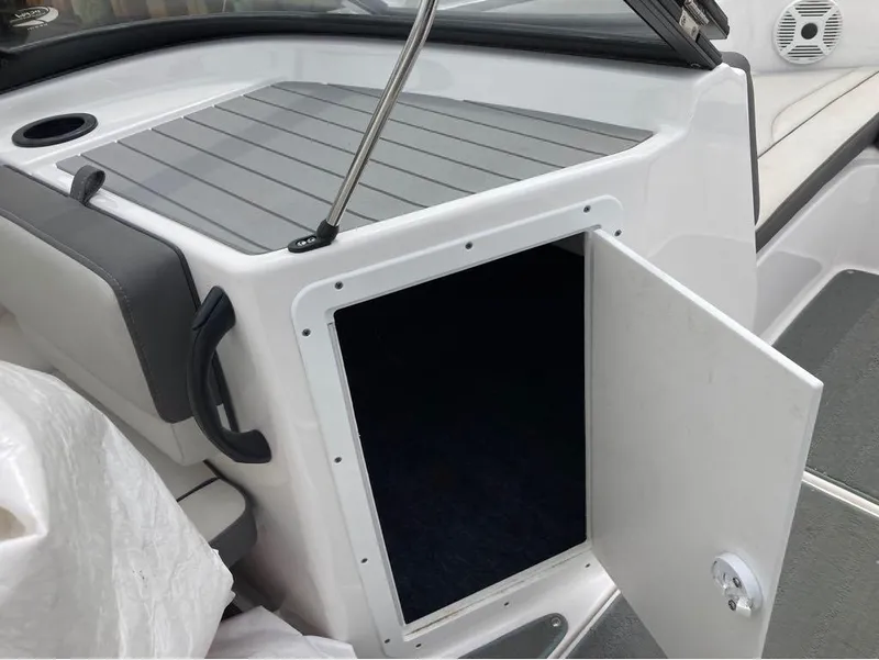 Slide: The Image of Open storage compartment on a 2020 Yamaha Boats AR 190. - 15