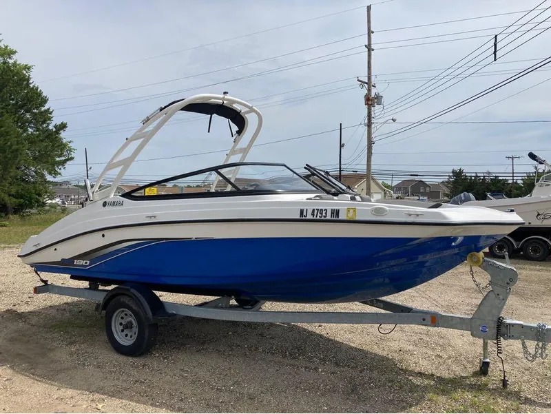 Slide: The Image of 2020 Yamaha Boats AR 190 on trailer, blue and white, side view. - 3