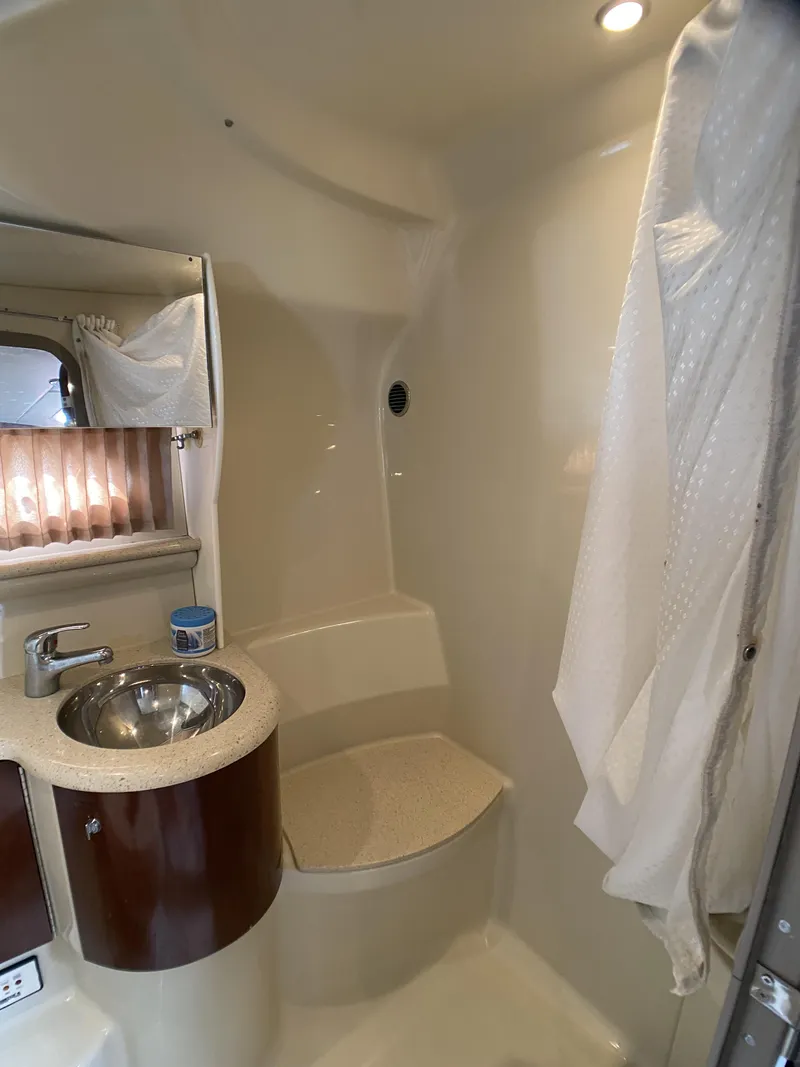 Slide: The Image of 2006 Formula 400 Super Sport bathroom with sink, mirror, and shower curtain. - 20