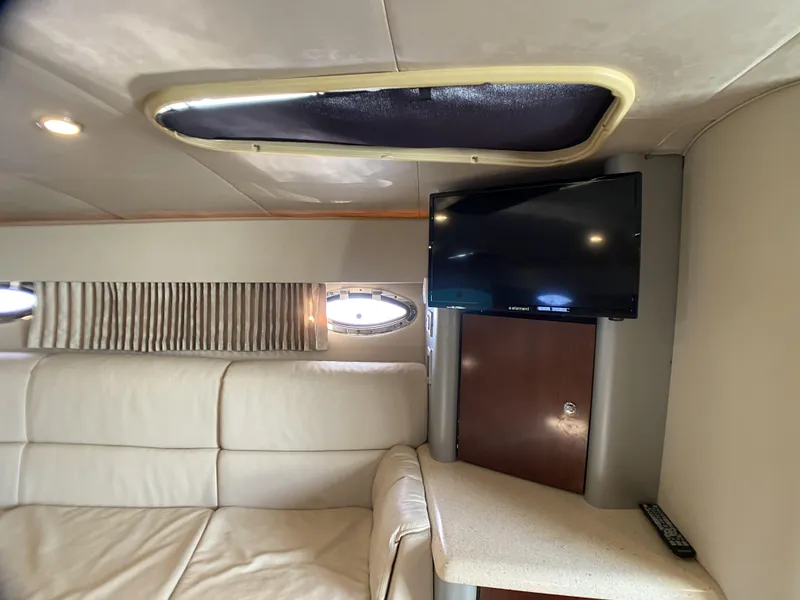 Slide: The Image of Interior of 2006 Formula 400 Super Sport yacht with TV and leather seating. - 21