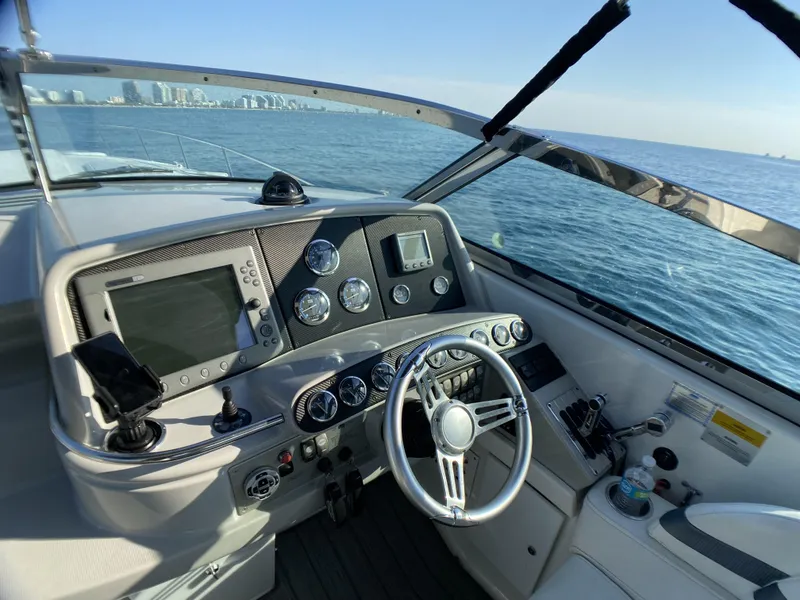 Slide: The Image of 2006 Formula 400 Super Sport boat dashboard with ocean view. - 39