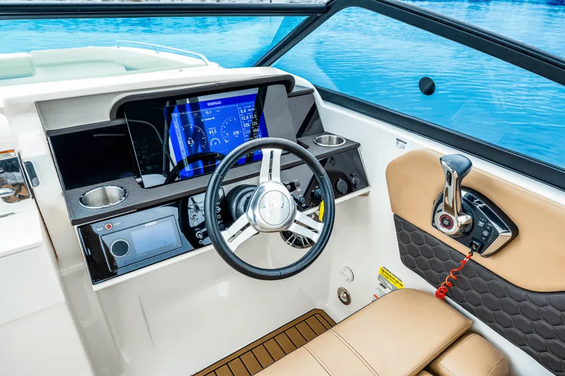 Slide: The Image of Sea Ray 250 SDX 2023 - 27