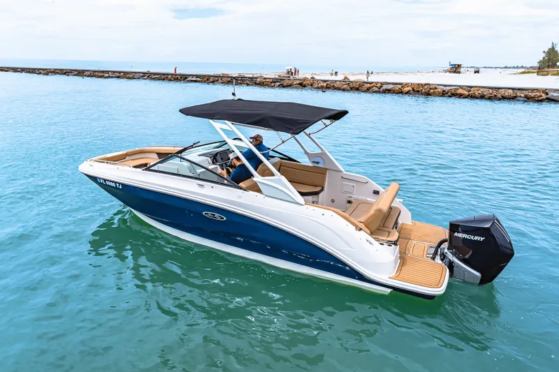 Slide: The Image of Sea Ray 250 SDX 2023 - 4
